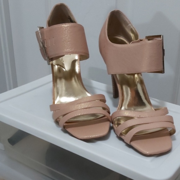 Shoes - Picture 4 of 6